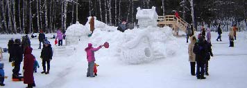 Детский снежный городок Смешарики.